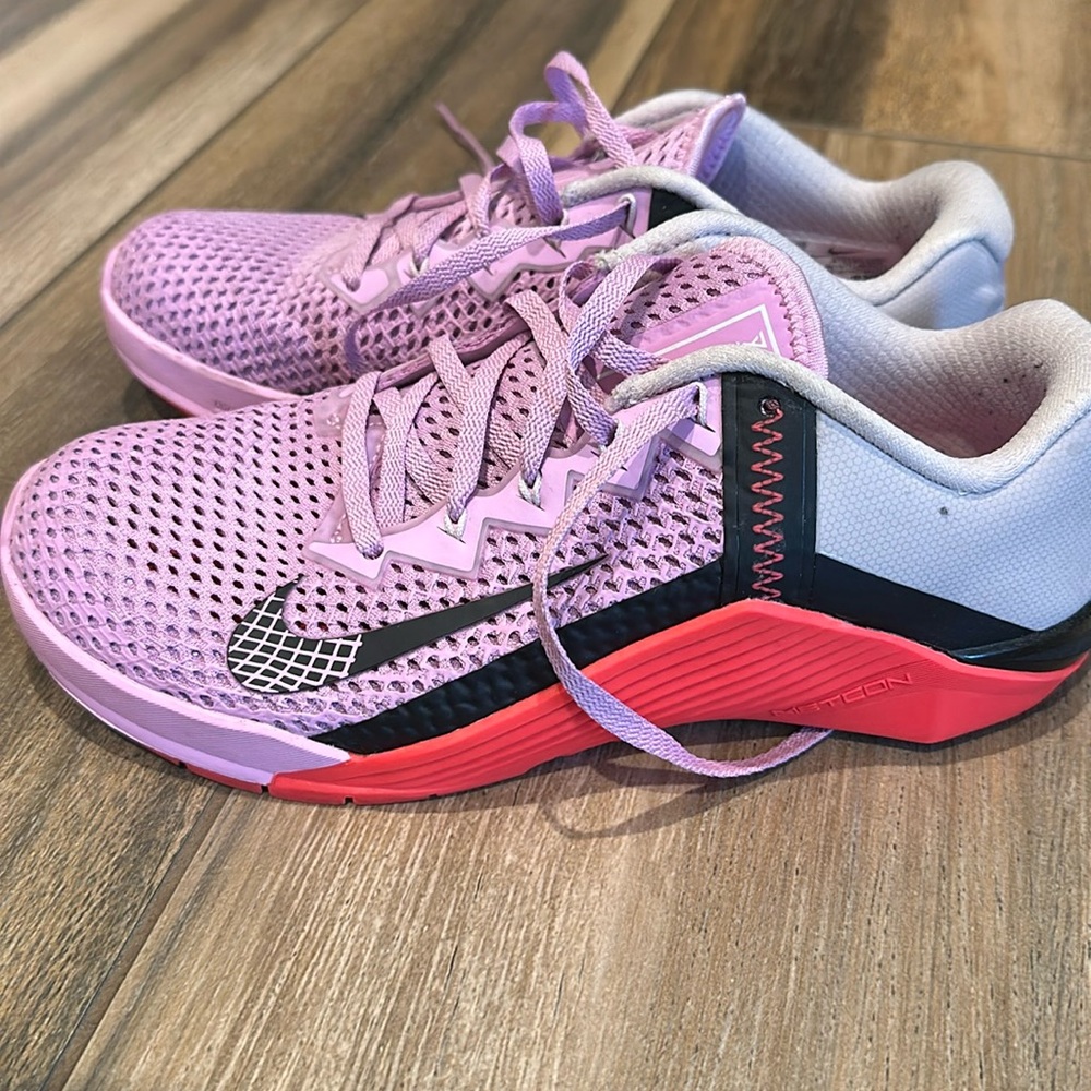 Women’s Nike Metcon Size 7 Pink - ish